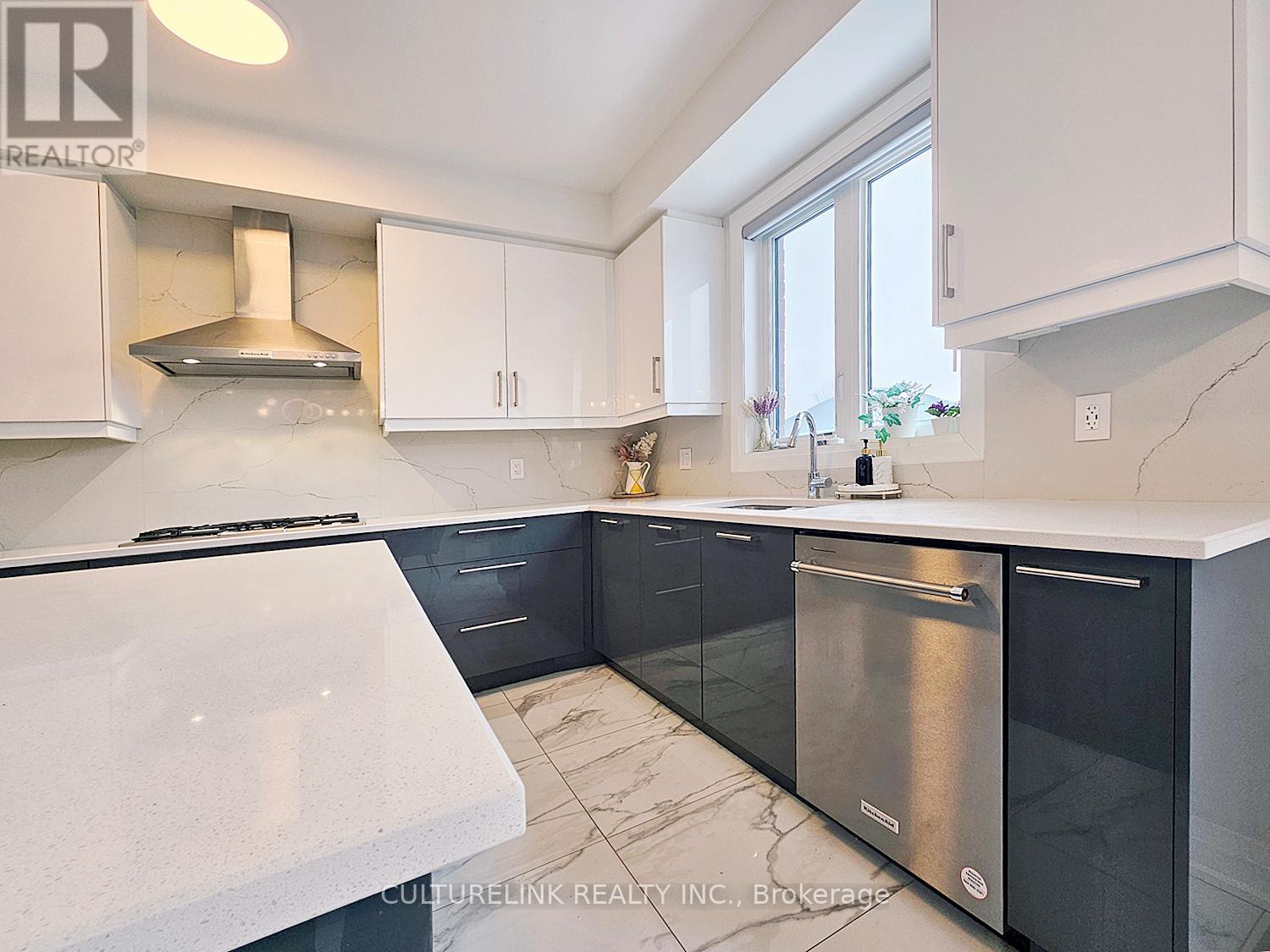 551 NEW ENGLAND COURT - 7