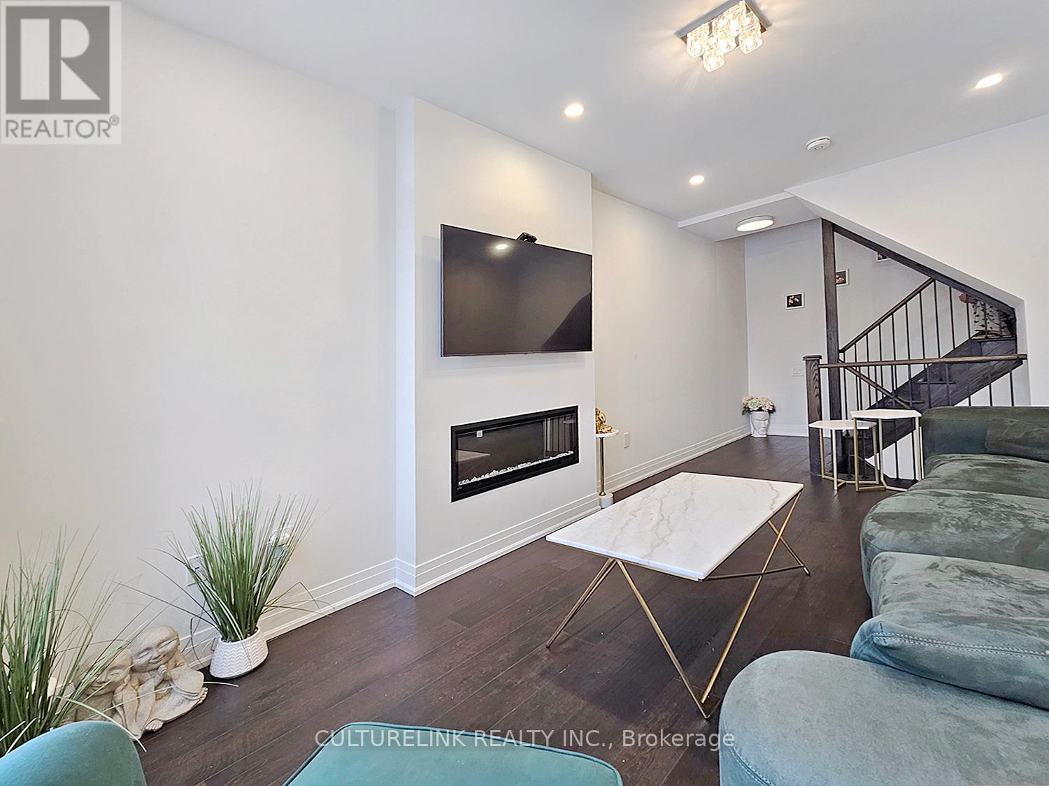 551 NEW ENGLAND COURT - 15