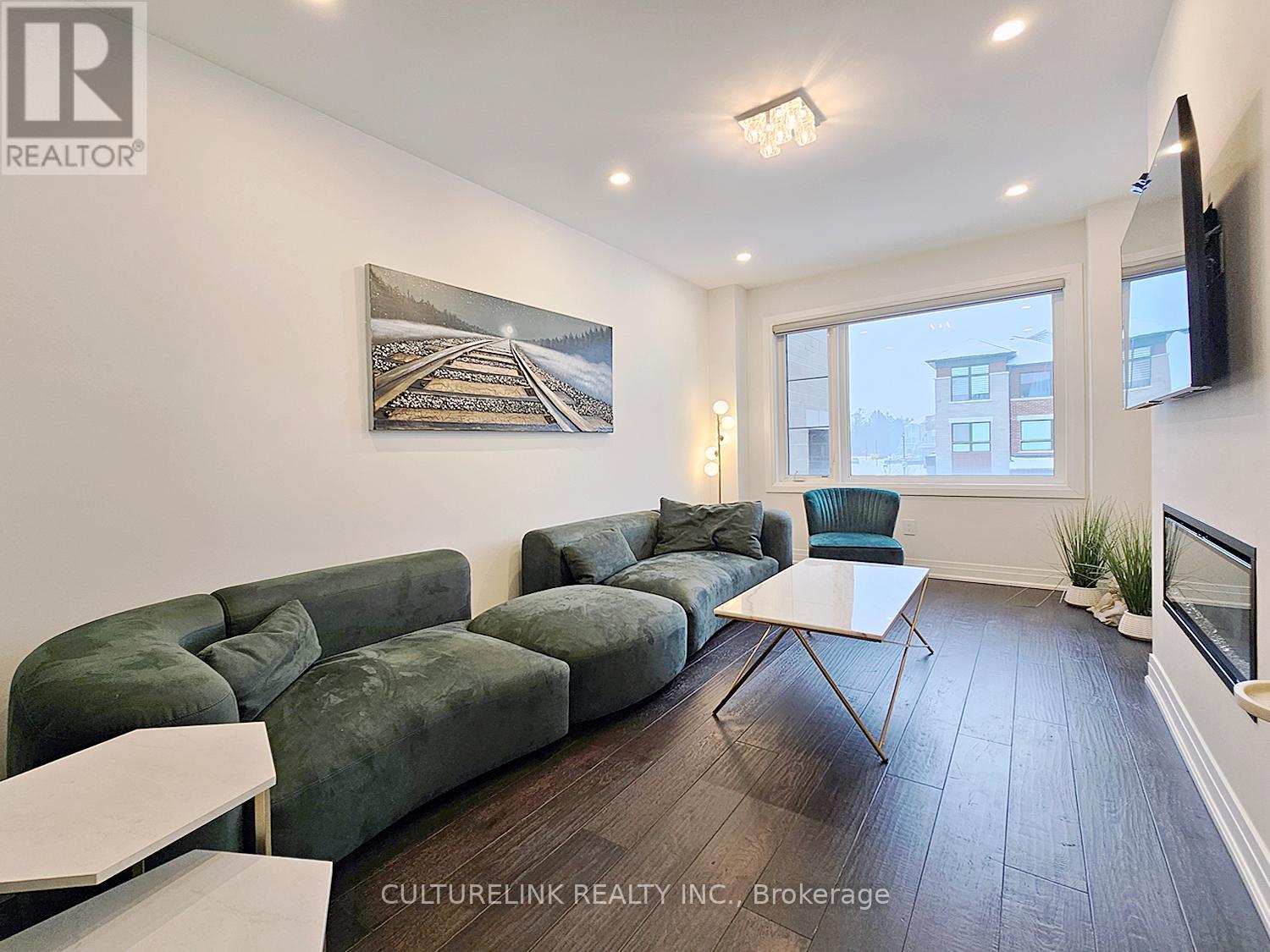 551 NEW ENGLAND COURT - 16