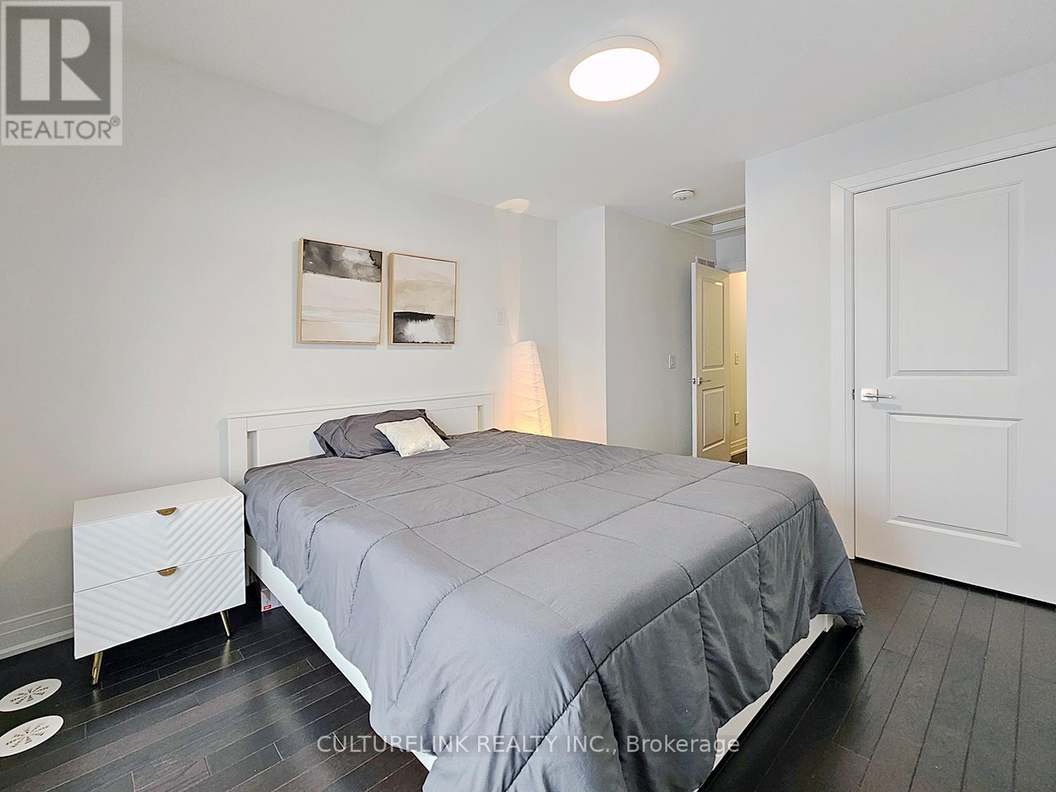 551 NEW ENGLAND COURT - 24
