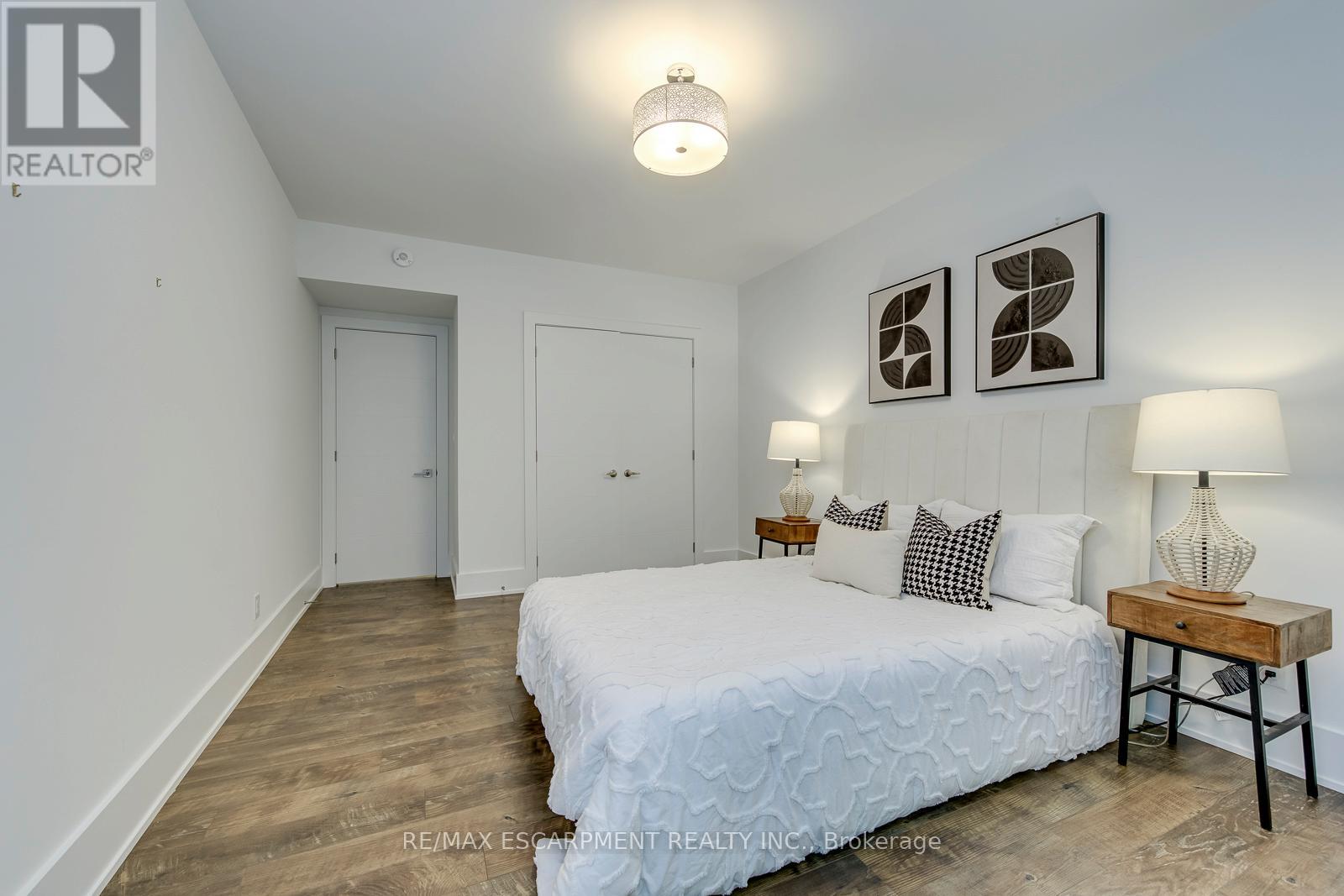 2104 DEVON ROAD - 42