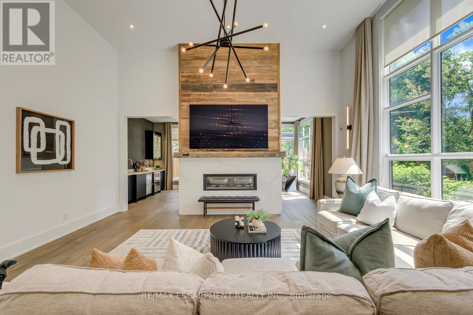 2104 DEVON ROAD - 6