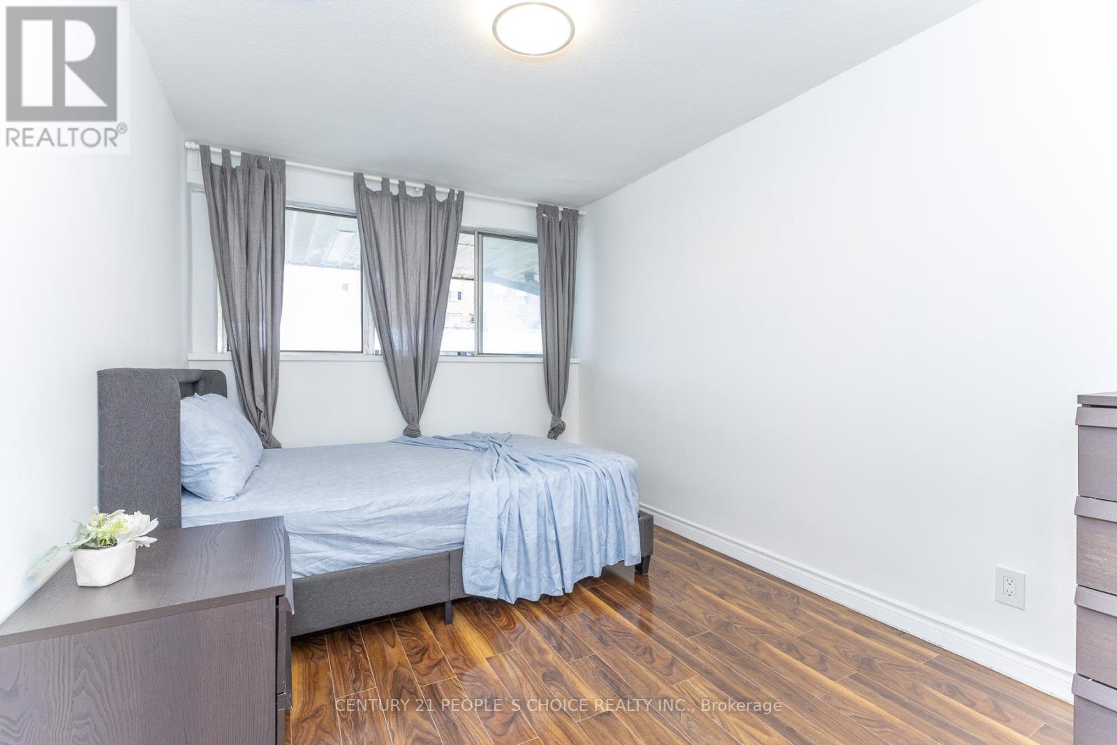 #106 10 EDDYSTONE AVENUE N - 33
