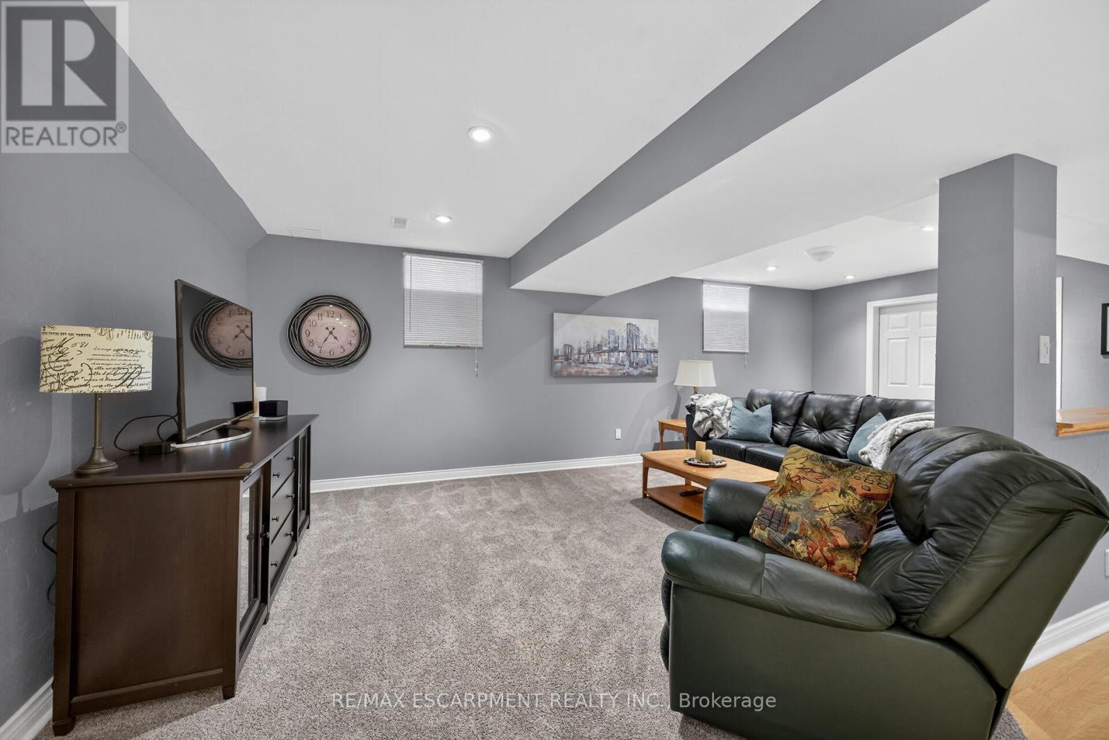 32 SYMPHONY PLACE - 33