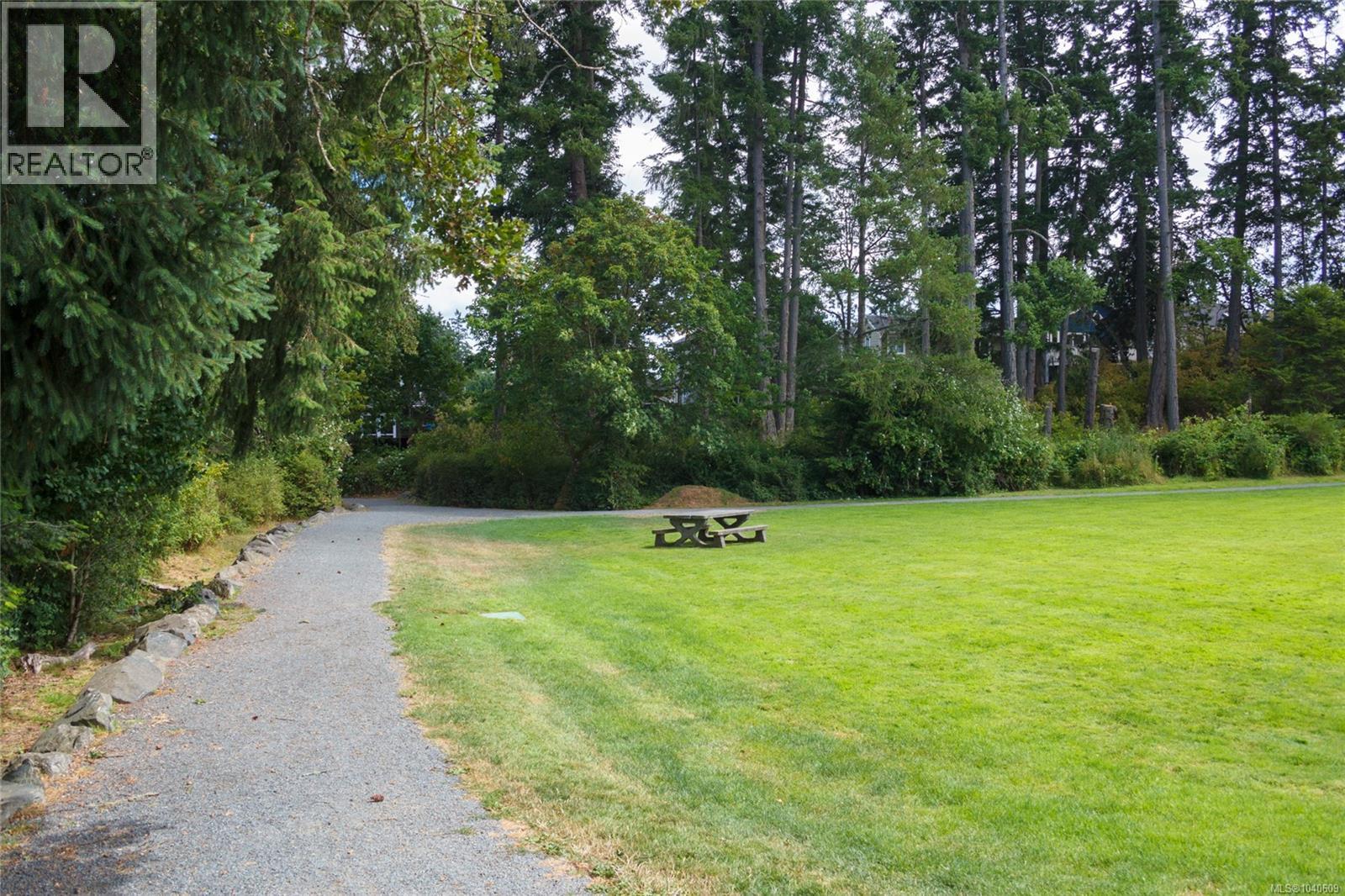 32 Stoneridge Dr, View Royal