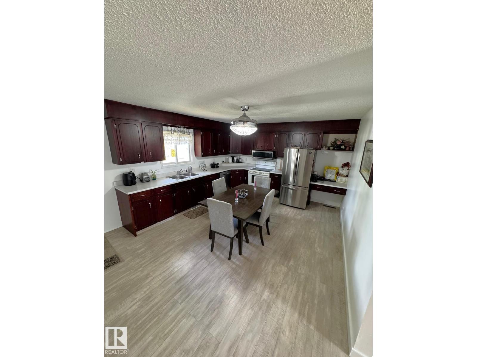 5093 45 ST - photo 4