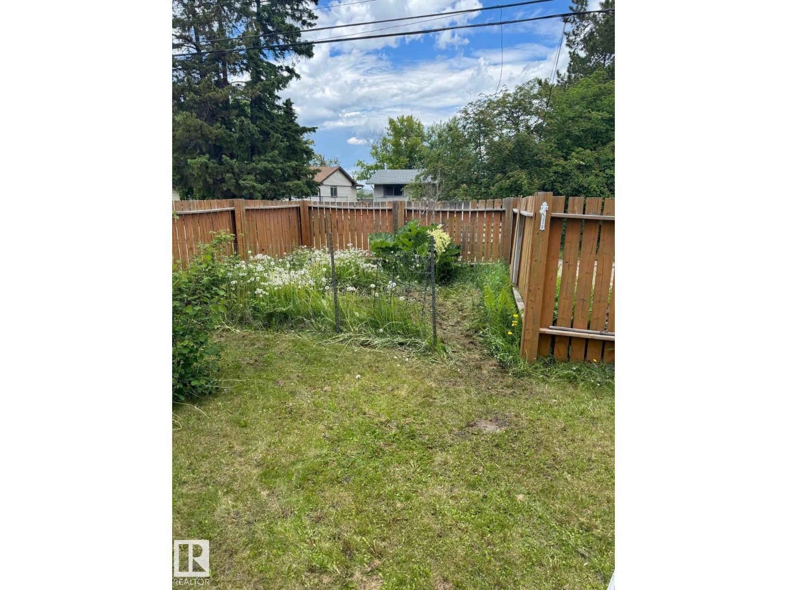 5093 45 ST - 34