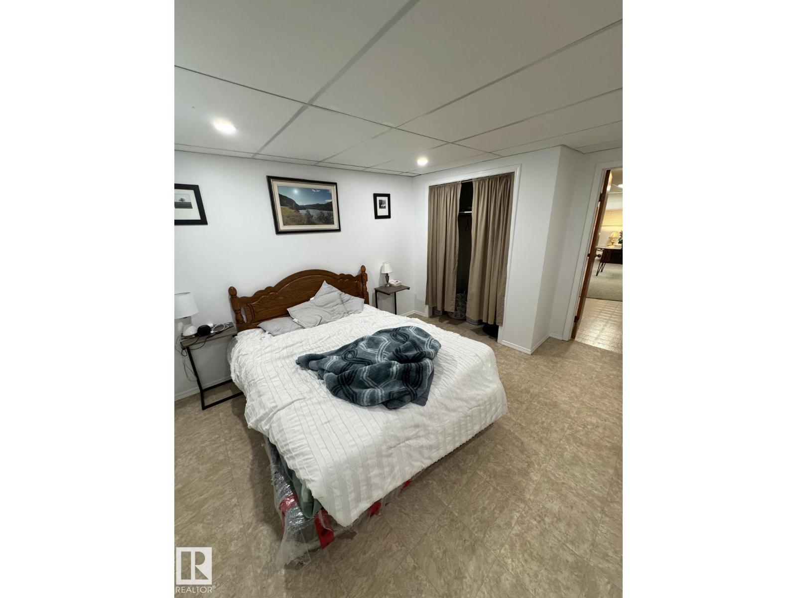 5093 45 ST - 18