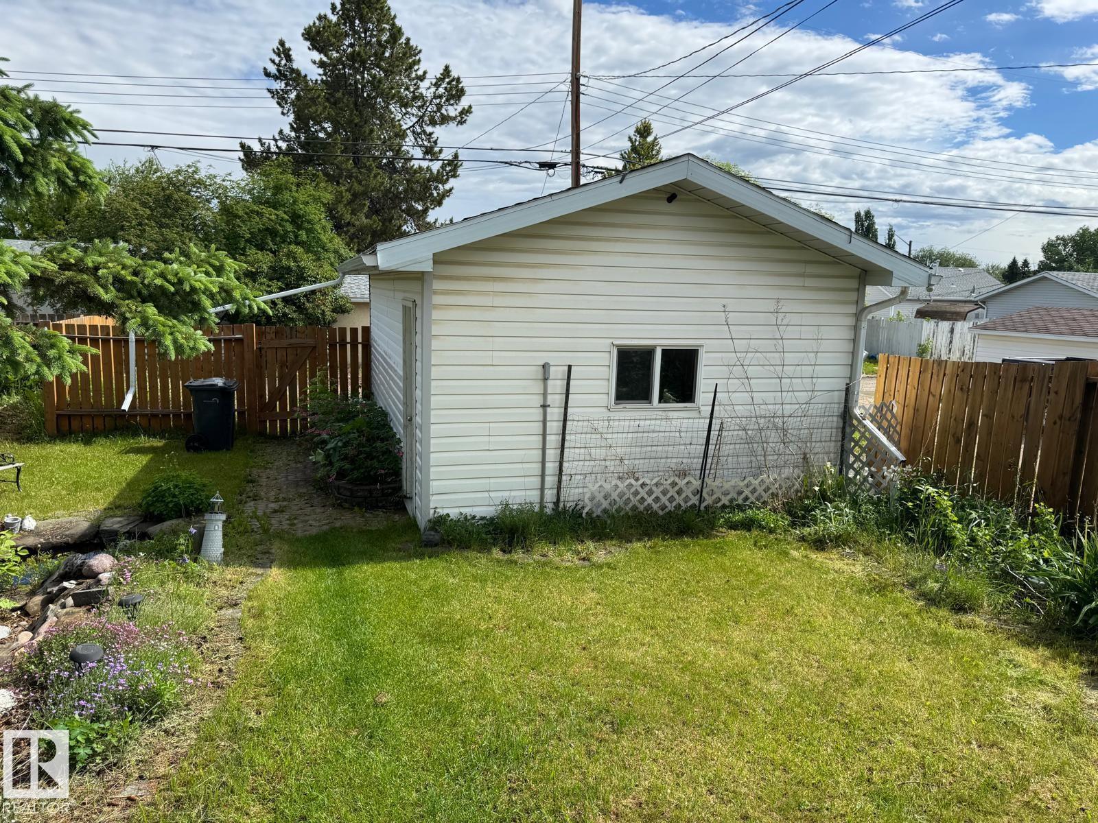 5093 45 ST - 39