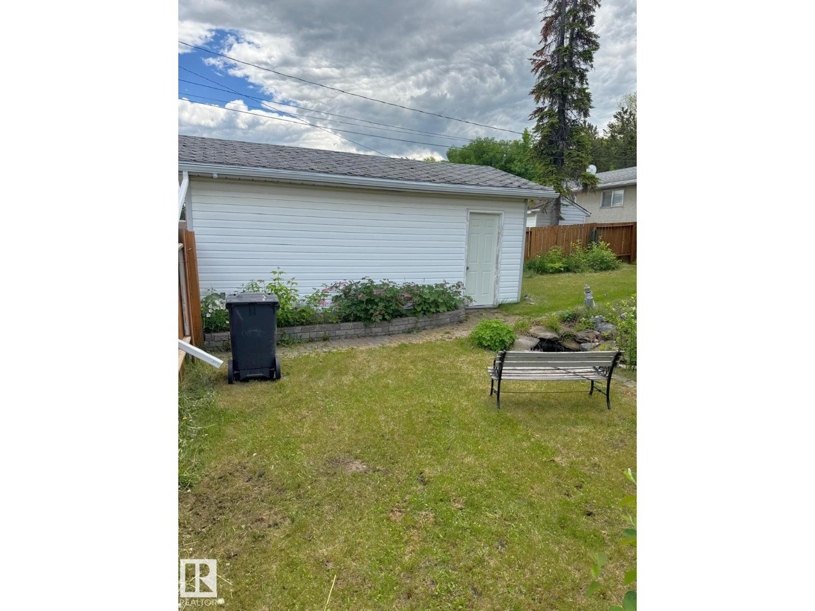 5093 45 ST - 28