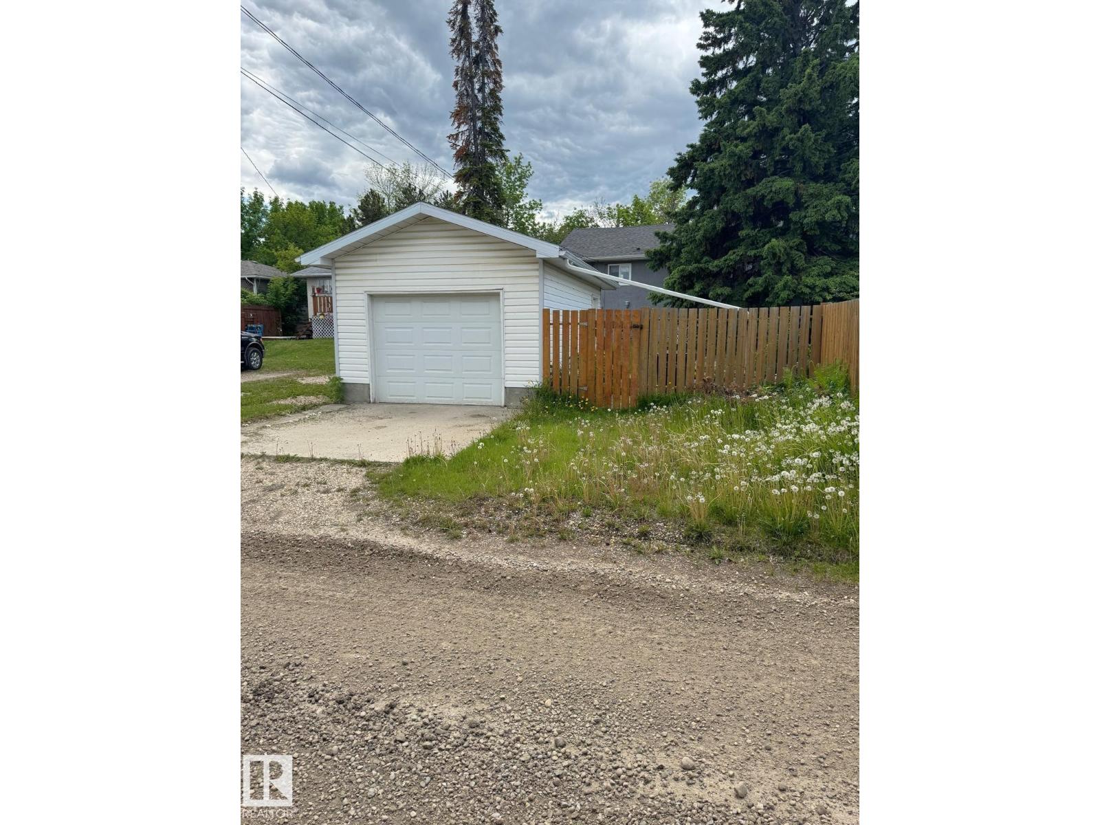 5093 45 ST - 26