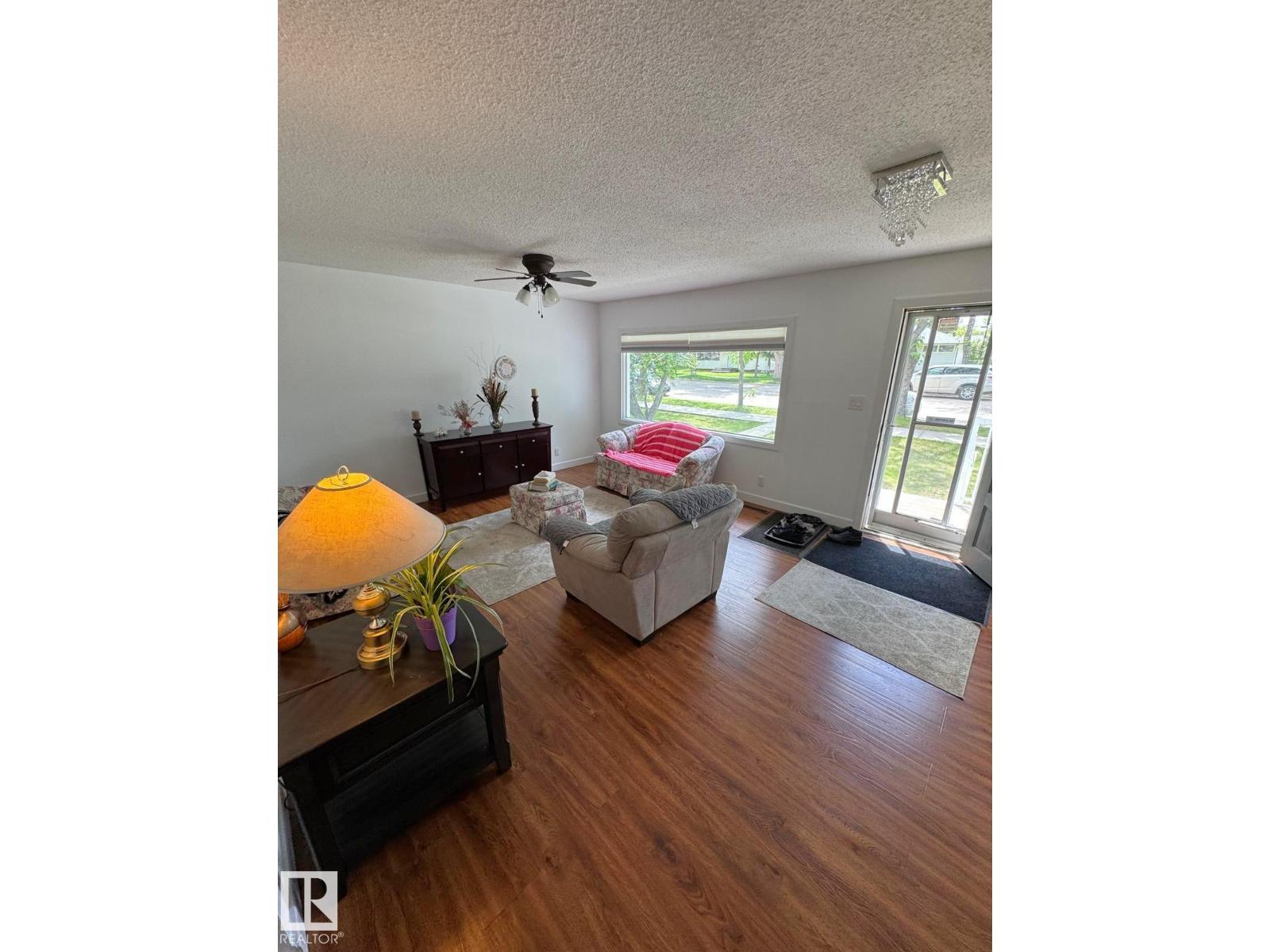 5093 45 ST - 3