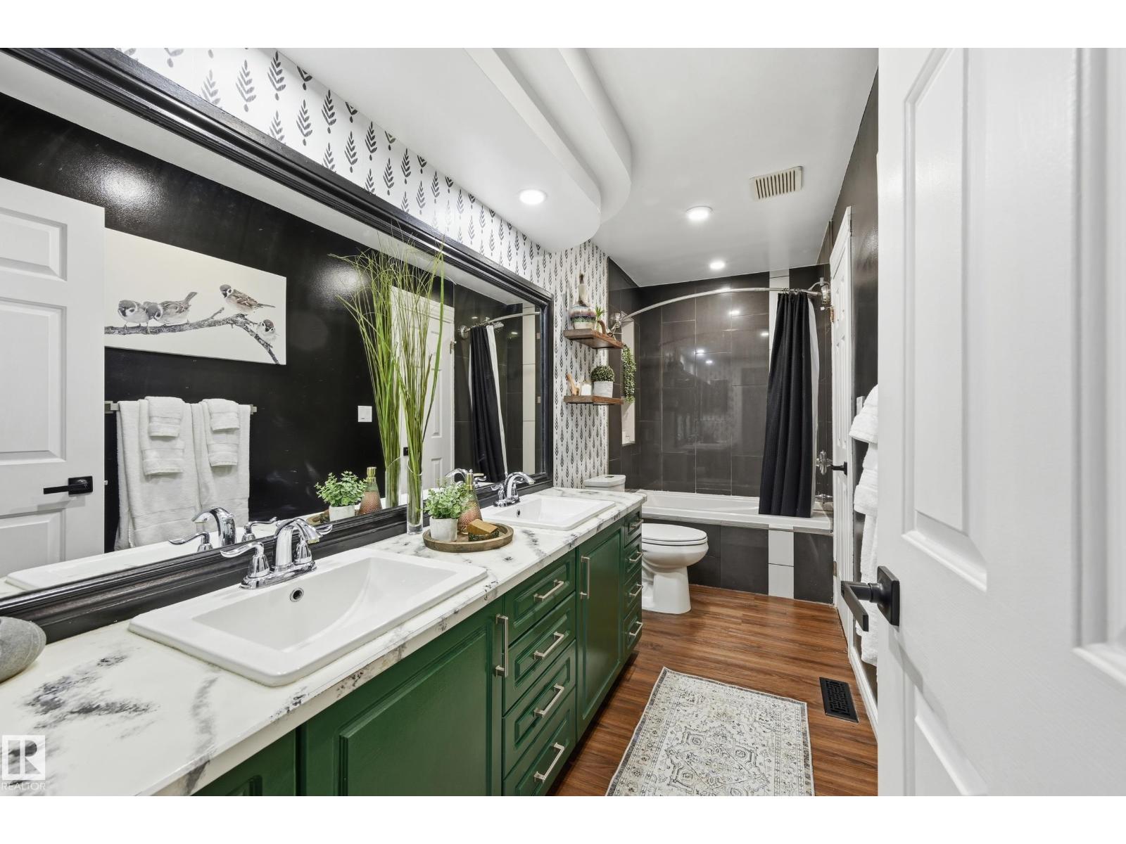 62 ALDERWOOD BV — photo 13
