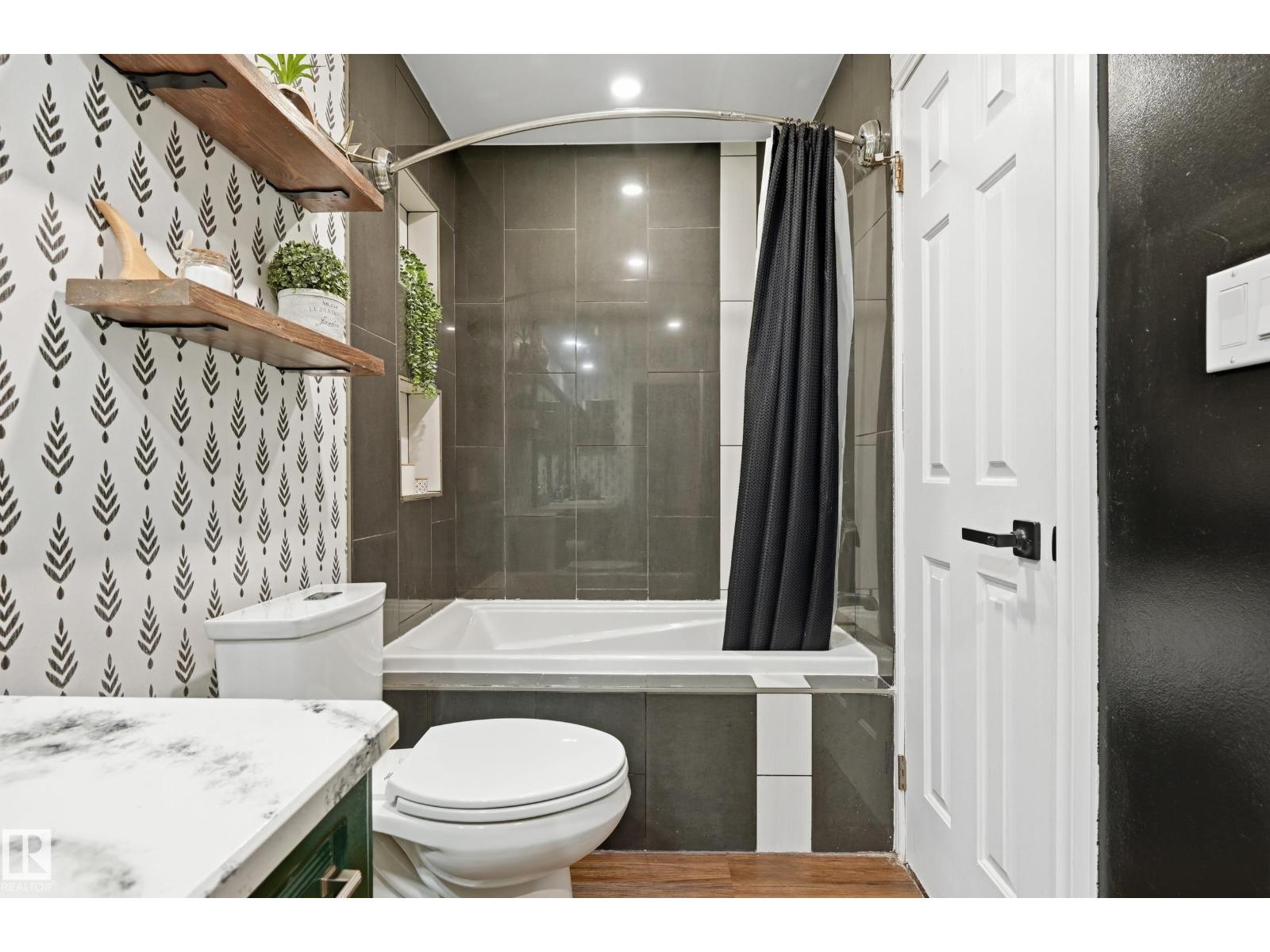 62 ALDERWOOD BV — photo 14