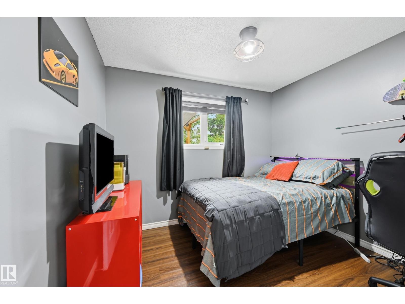 62 ALDERWOOD BV — photo 21