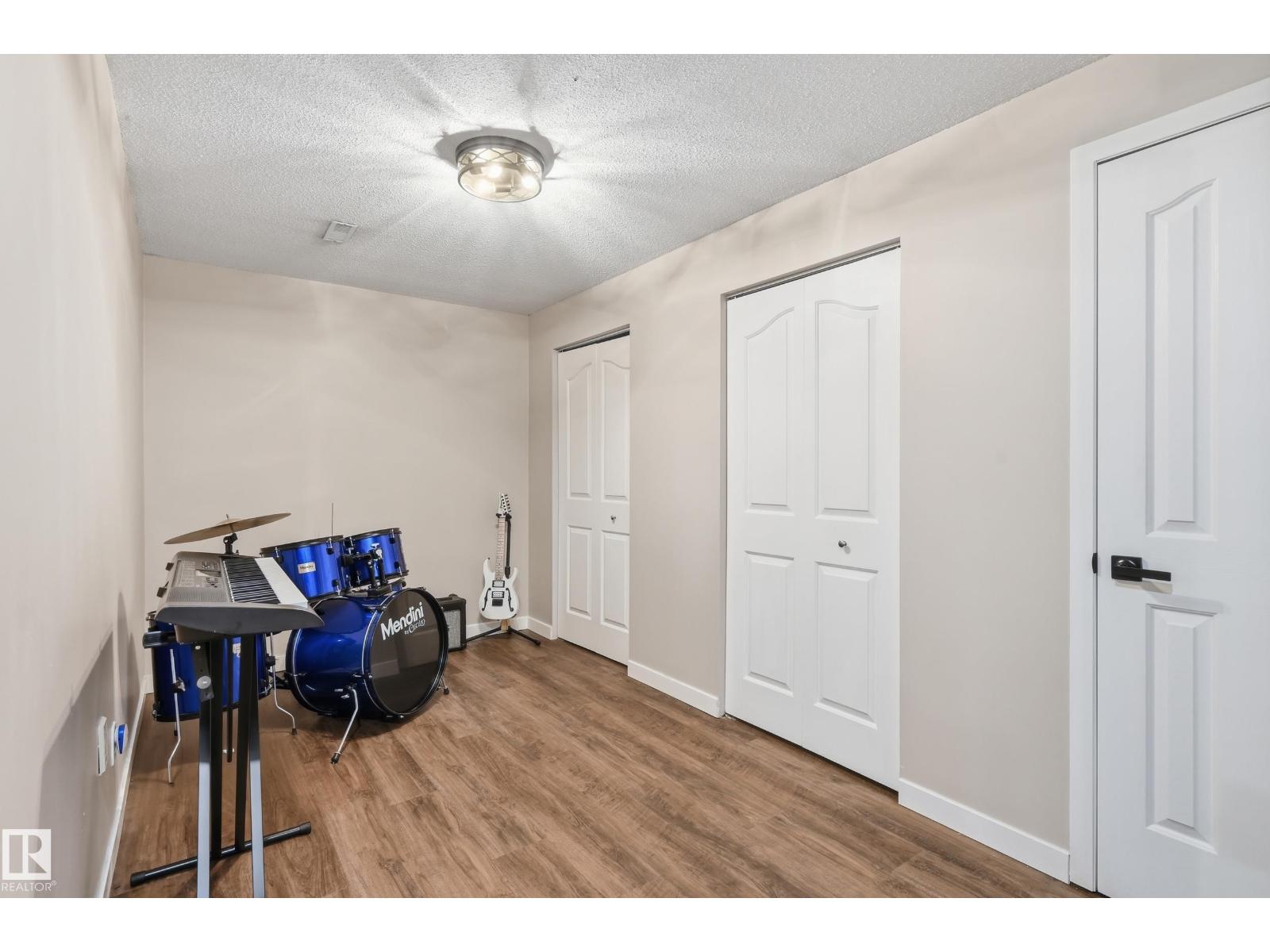 62 ALDERWOOD BV — photo 32