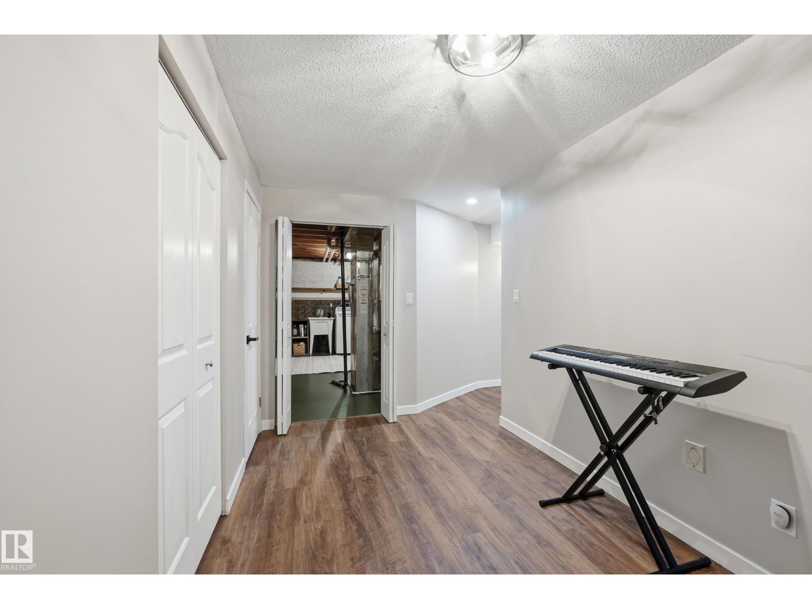 62 ALDERWOOD BV — photo 33