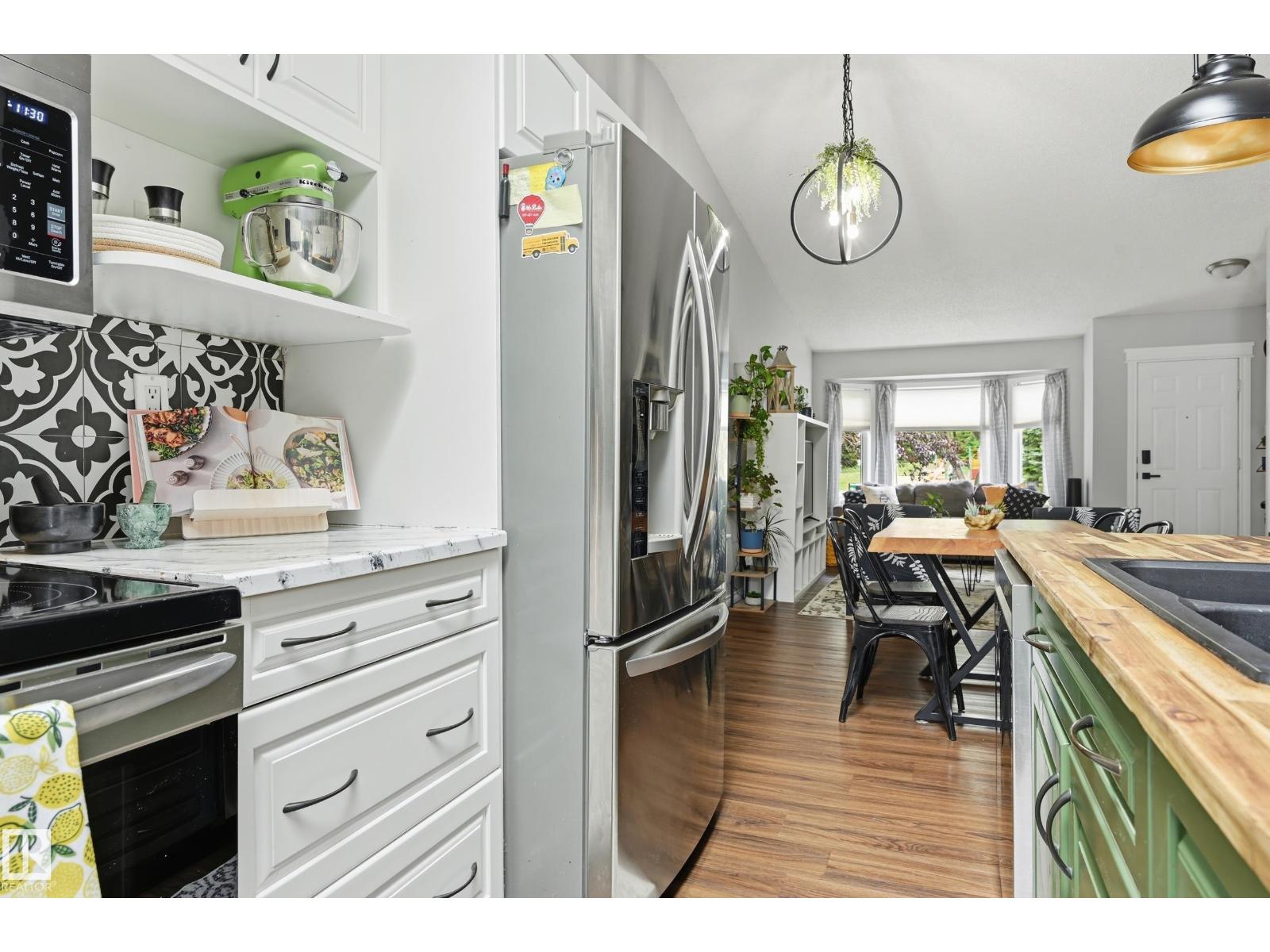 62 ALDERWOOD BV — photo 8