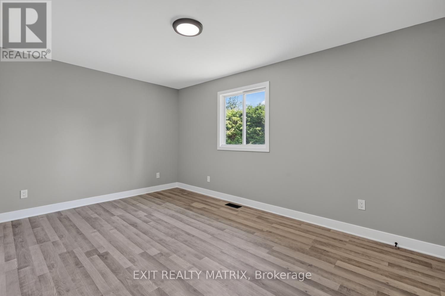 2 Bed, 1 Bath House for Sale in Ottawa – 3297 WAYNE STREET, Ottawa – MLS# X13456740 - Image 16