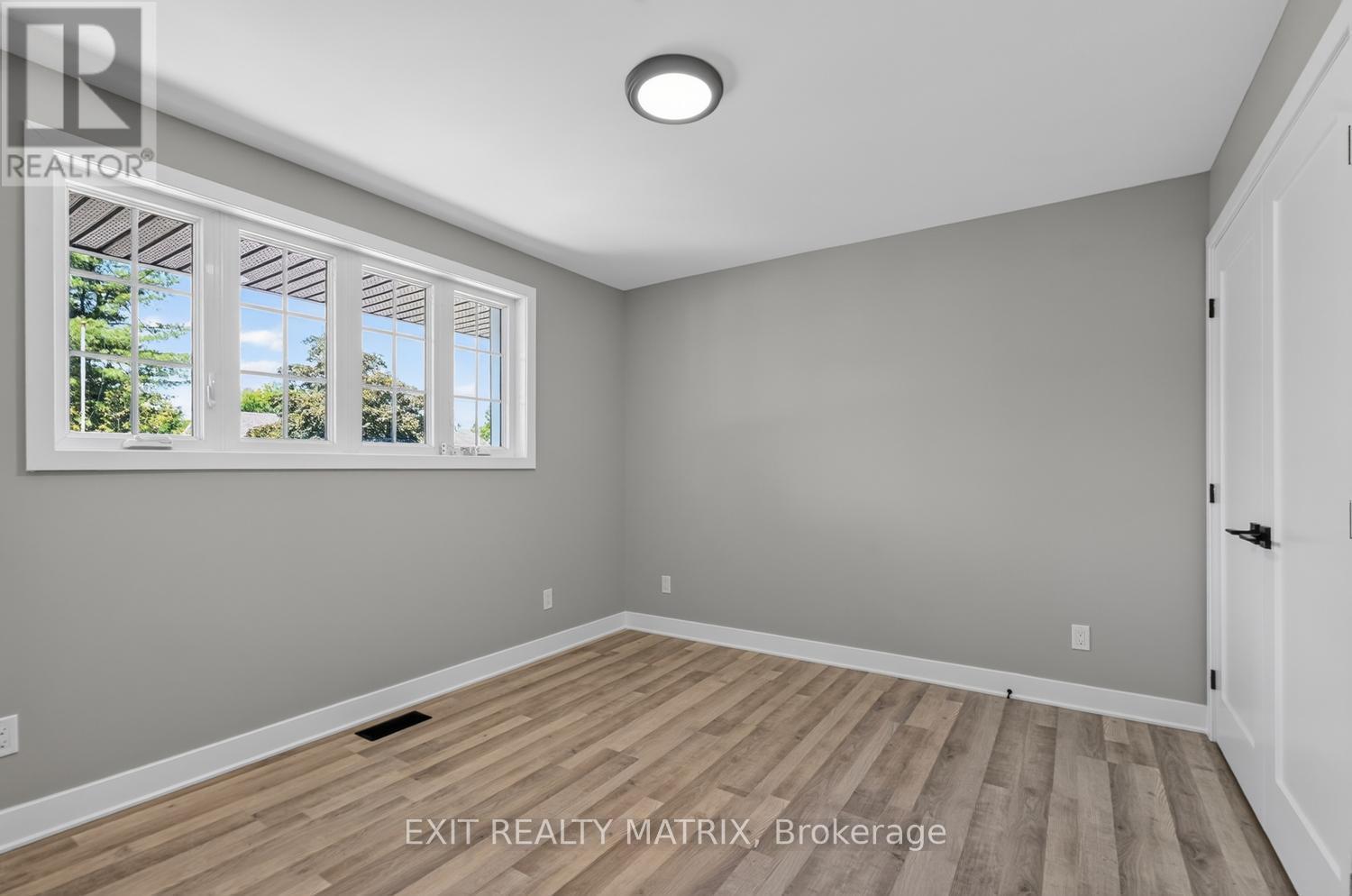 2 Bed, 1 Bath House for Sale in Ottawa – 3297 WAYNE STREET, Ottawa – MLS# X13456740 - Image 20