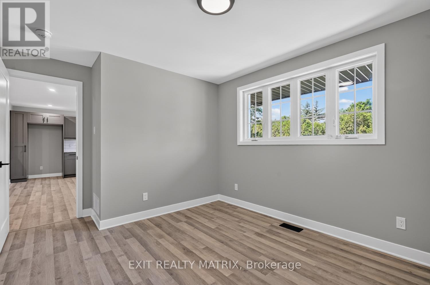 2 Bed, 1 Bath House for Sale in Ottawa – 3297 WAYNE STREET, Ottawa – MLS# X13456740 - Image 21