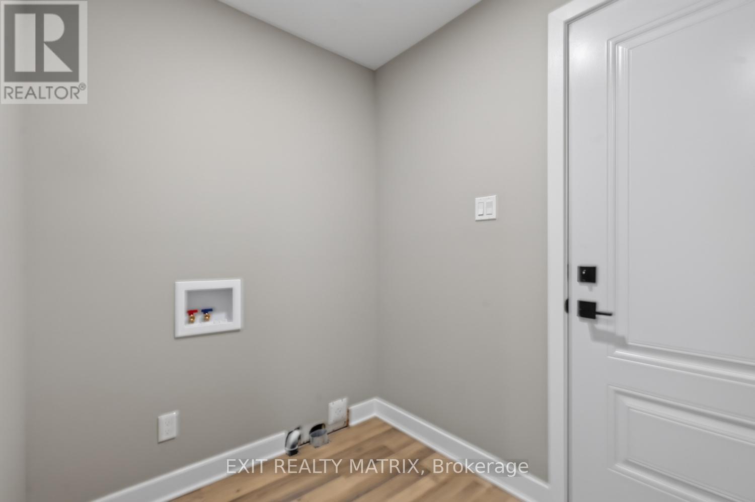 2 Bed, 1 Bath House for Sale in Ottawa – 3297 WAYNE STREET, Ottawa – MLS# X13456740 - Image 22