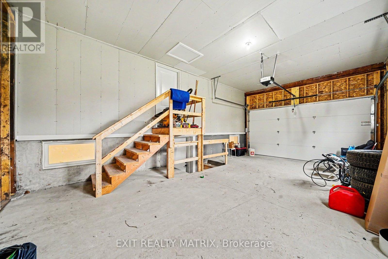2 Bed, 1 Bath House for Sale in Ottawa – 3297 WAYNE STREET, Ottawa – MLS# X13456740 - Image 27