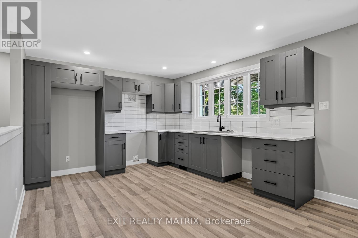 2 Bed, 1 Bath House for Sale in Ottawa – 3297 WAYNE STREET, Ottawa – MLS# X13456740 - Image 7