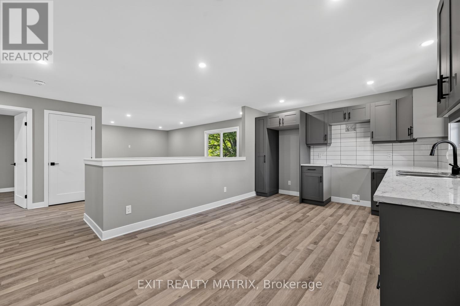 2 Bed, 1 Bath House for Sale in Ottawa – 3297 WAYNE STREET, Ottawa – MLS# X13456740 - Image 8