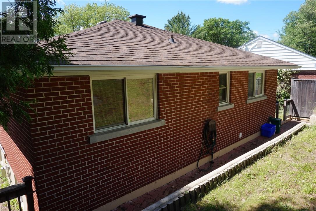 162 Dunvegan Court - 38