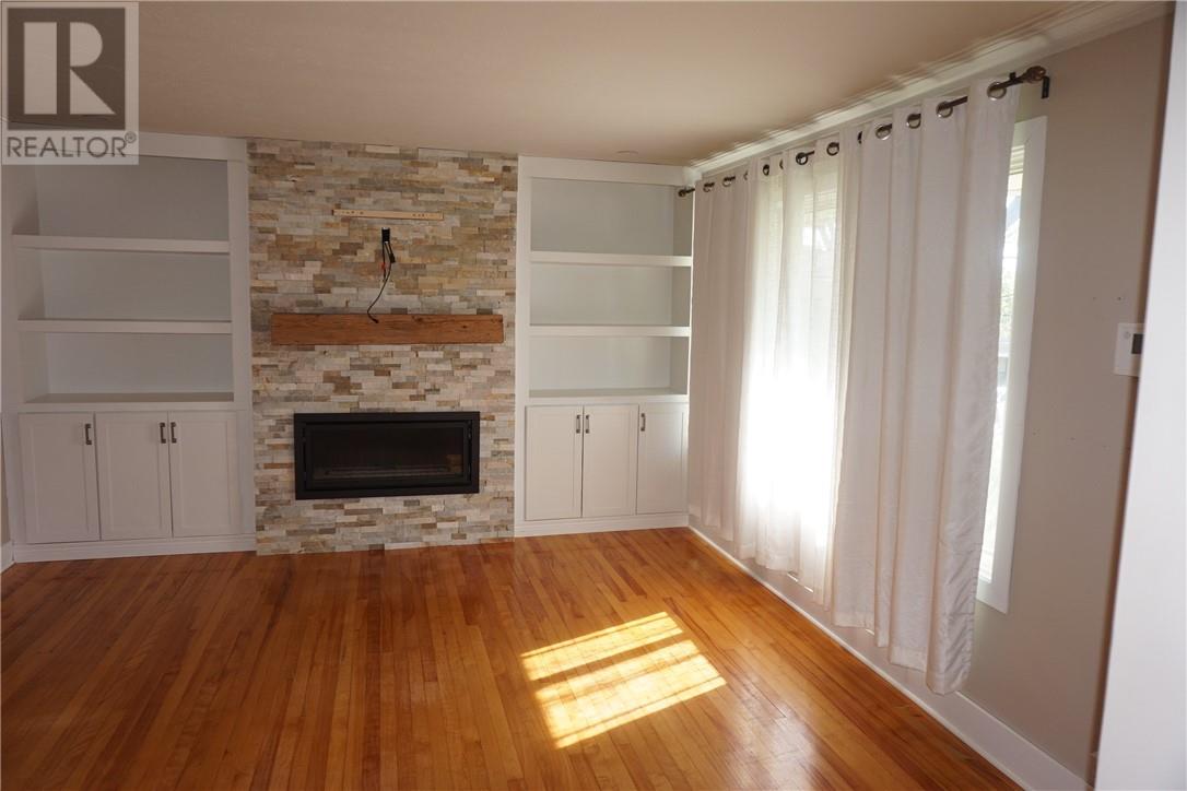 162 Dunvegan Court - 3