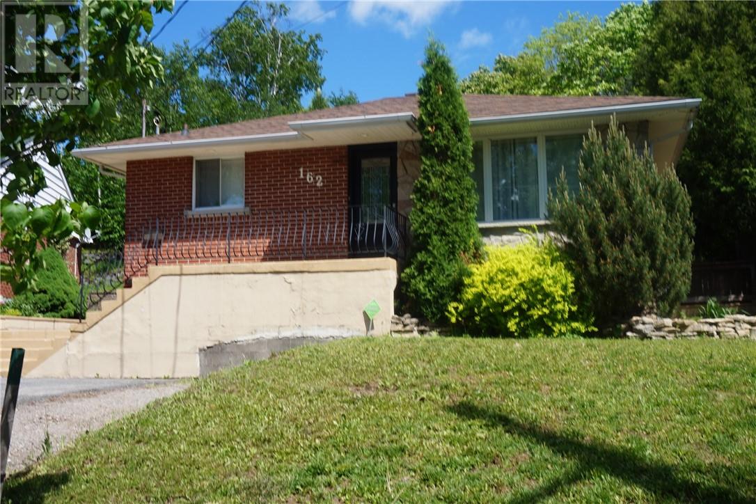 162 Dunvegan Court - 1