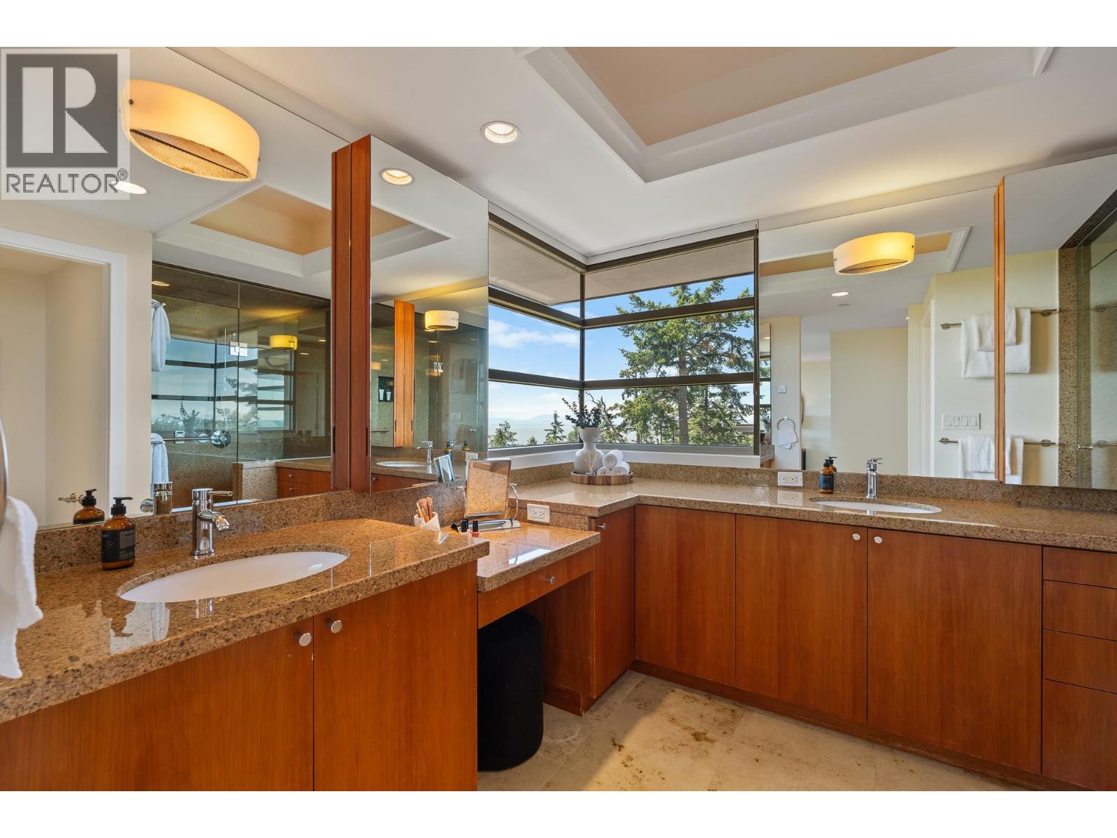 4936 MEADFEILD ROAD, West Vancouver