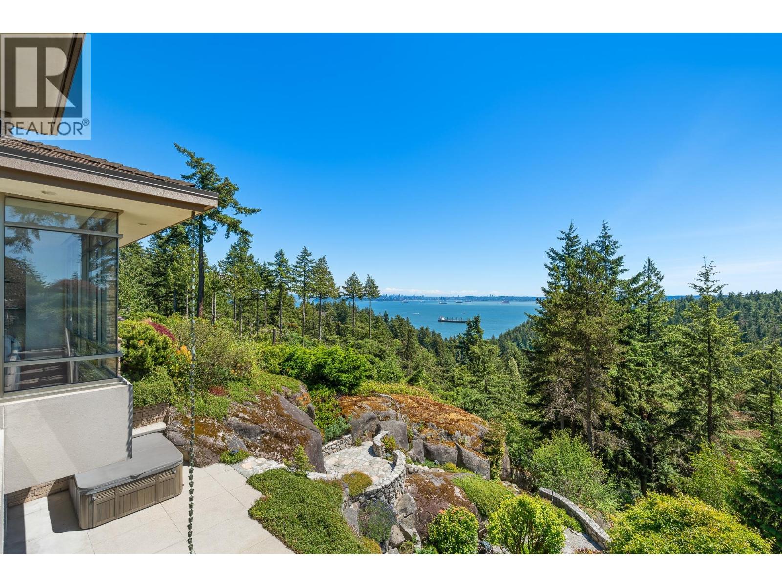 4936 MEADFEILD ROAD, West Vancouver