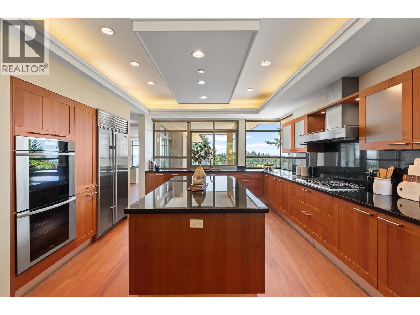 4936 MEADFEILD ROAD, West Vancouver