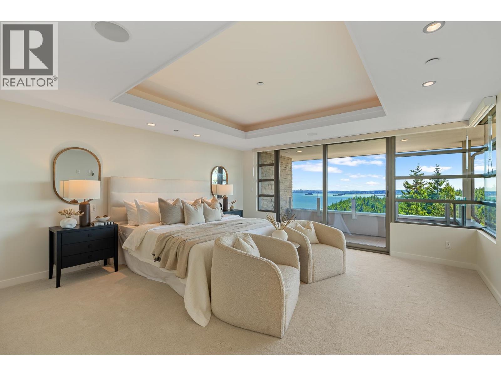 4936 MEADFEILD ROAD, West Vancouver