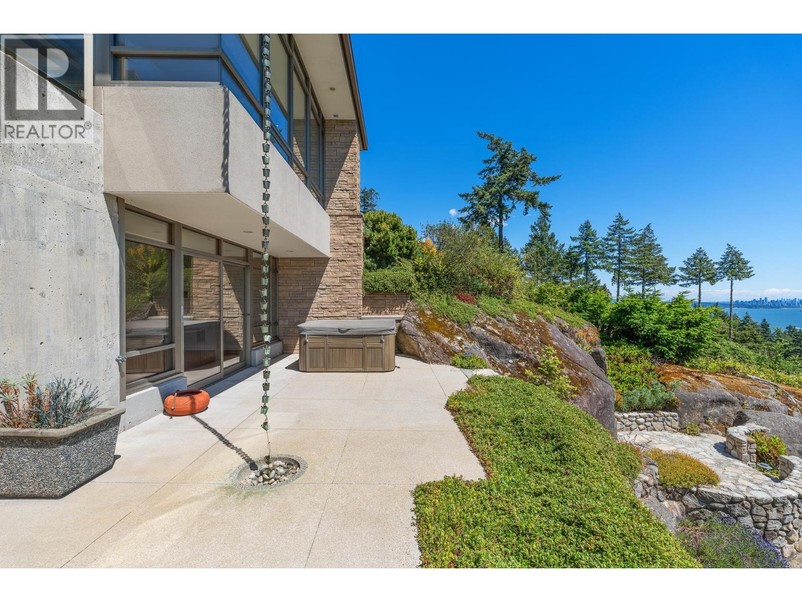 4936 MEADFEILD ROAD, West Vancouver