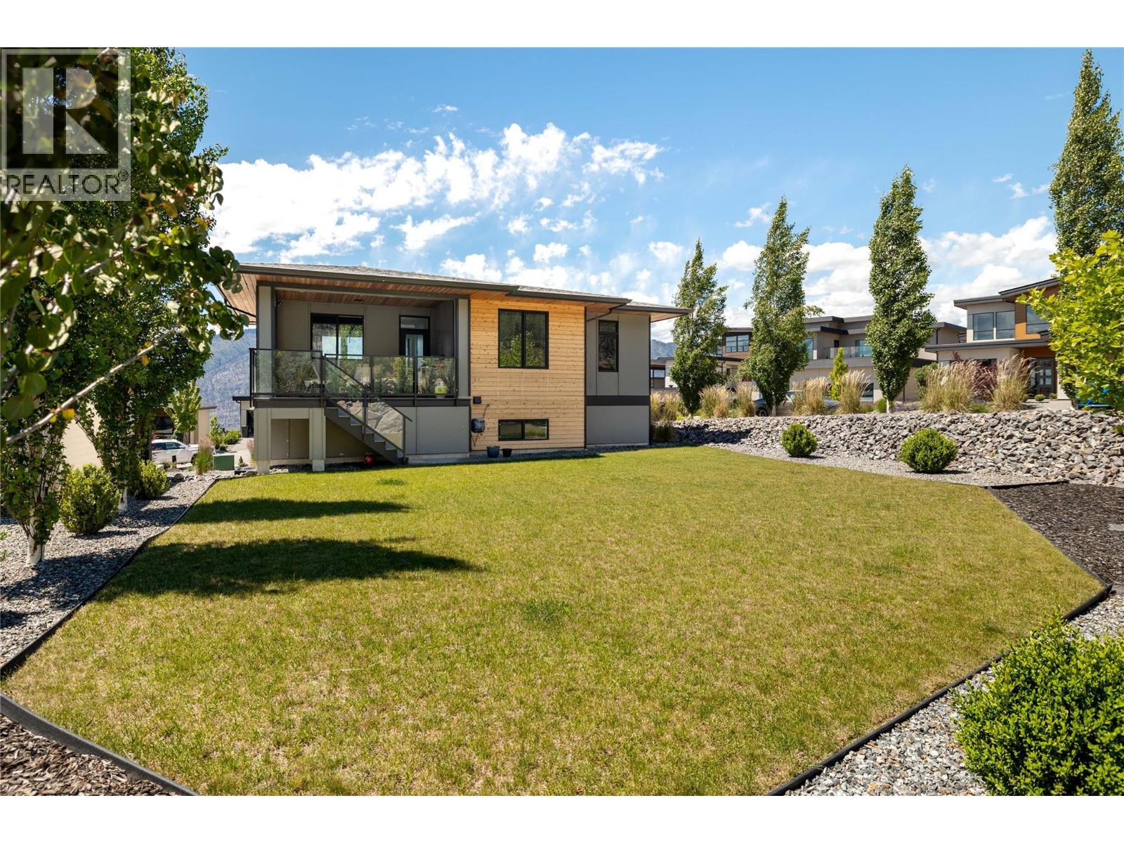 9499 Ledgestone Road, Lake Country