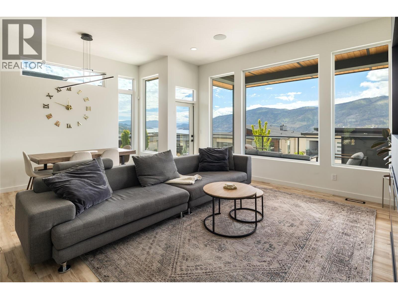 9499 Ledgestone Road, Lake Country