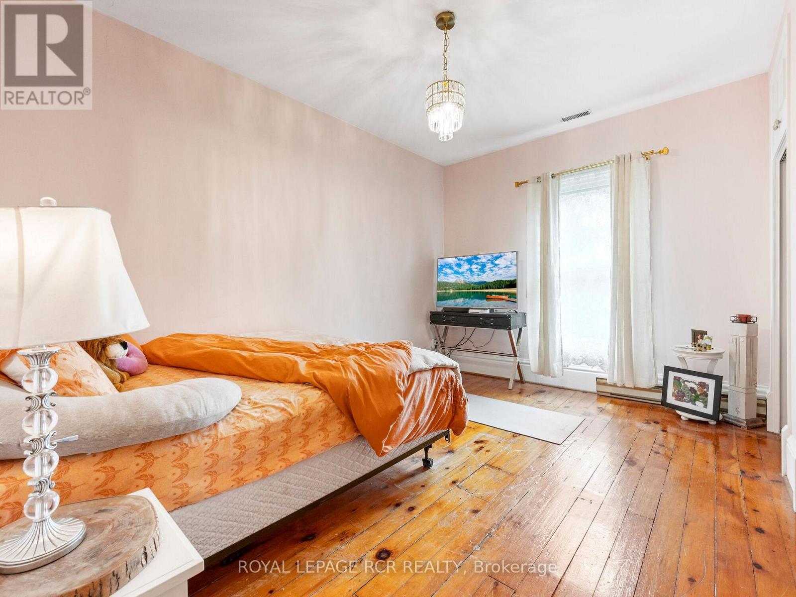 11 THIRD AVENUE - 25