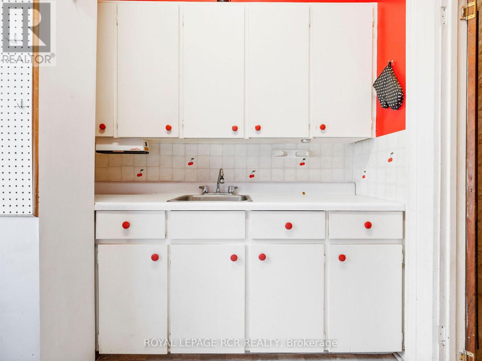 11 THIRD AVENUE - 34