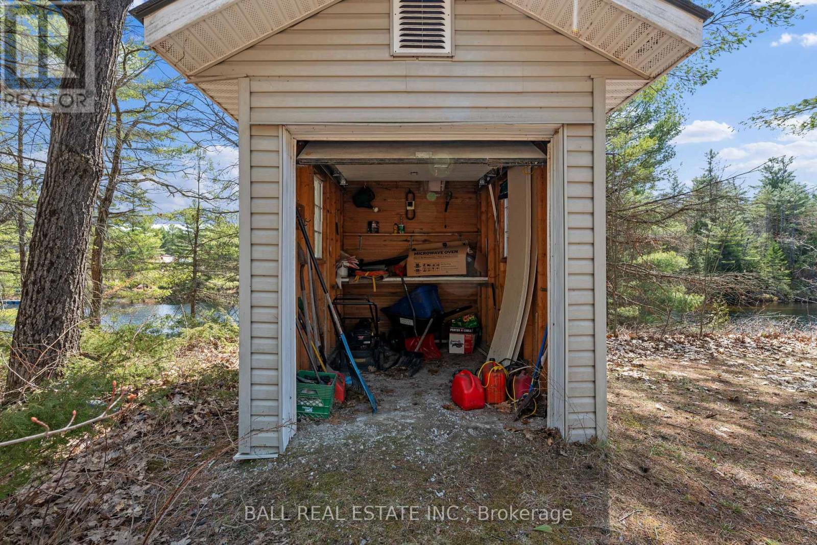 1089 CEDAR CREST LANE - 43