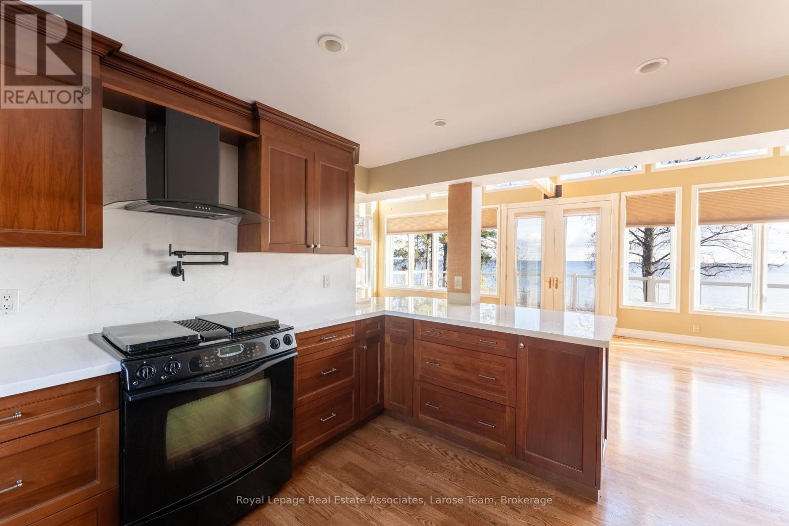 #4 75 MAPLE AVENUE S - 12