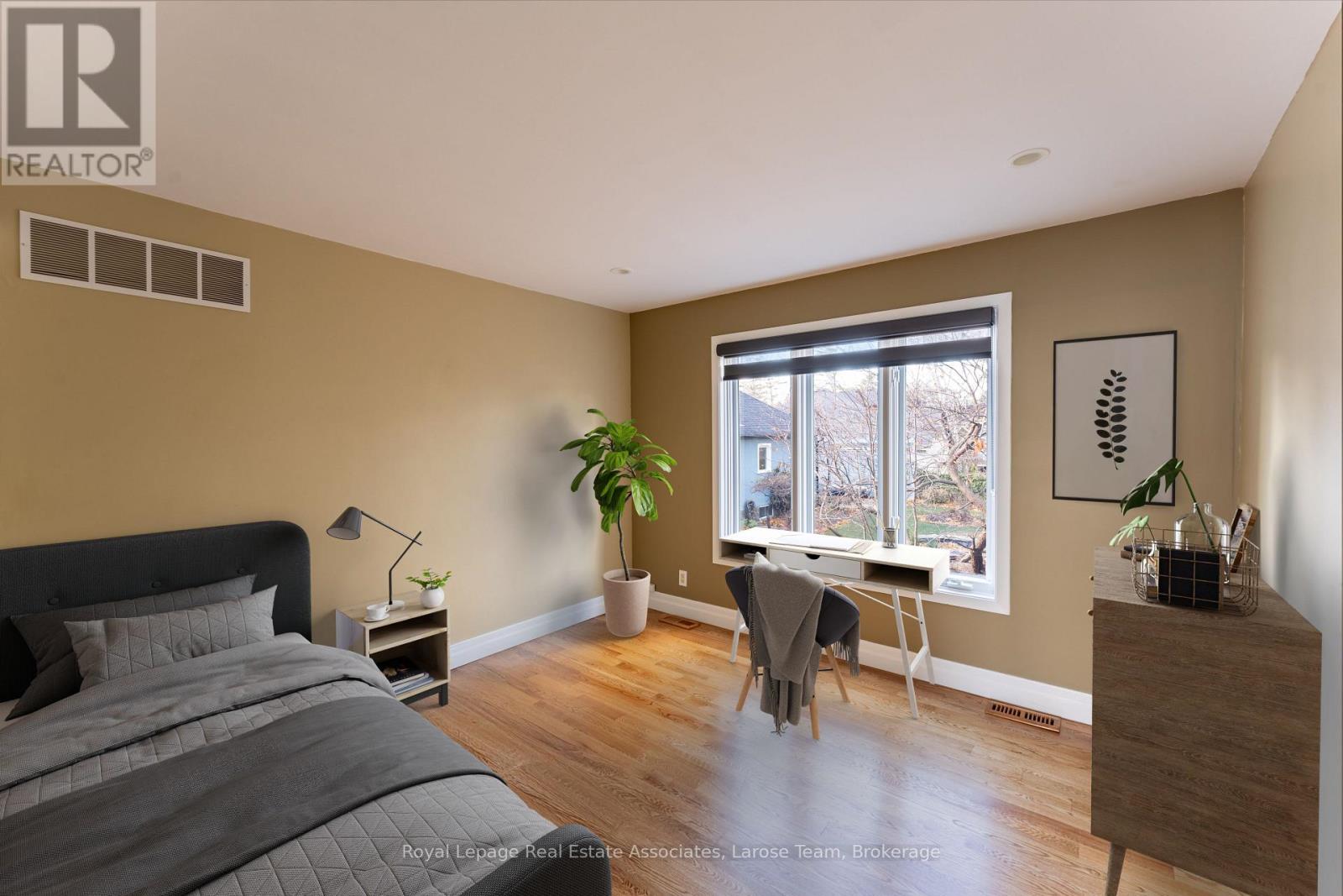 #4 75 MAPLE AVENUE S - 13