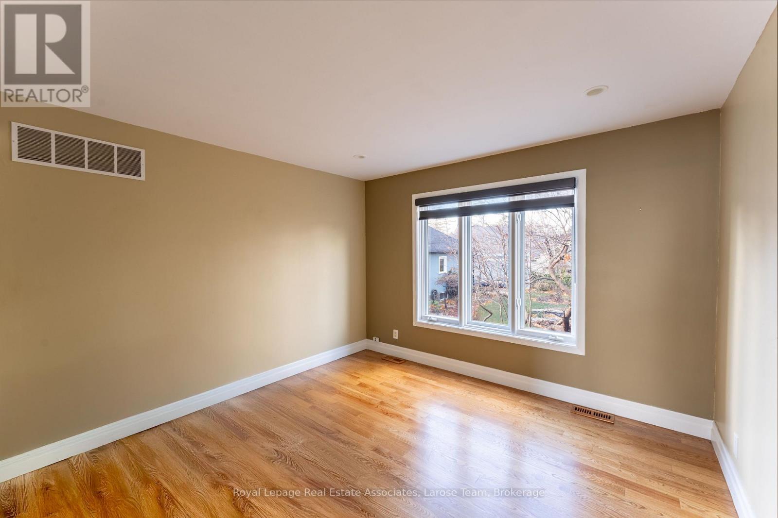 #4 75 MAPLE AVENUE S - 14