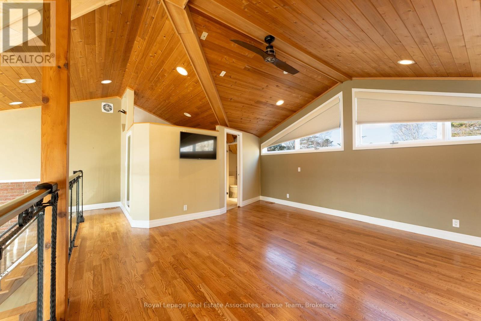 #4 75 MAPLE AVENUE S - 21