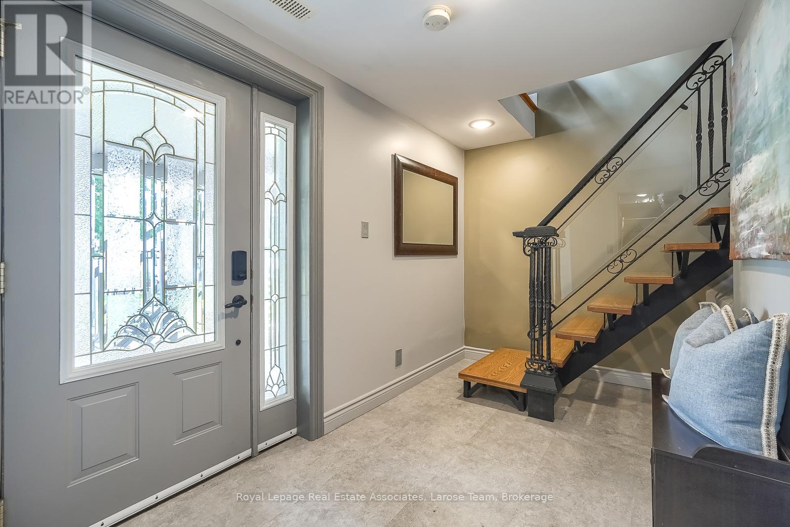 #4 75 MAPLE AVENUE S - 25