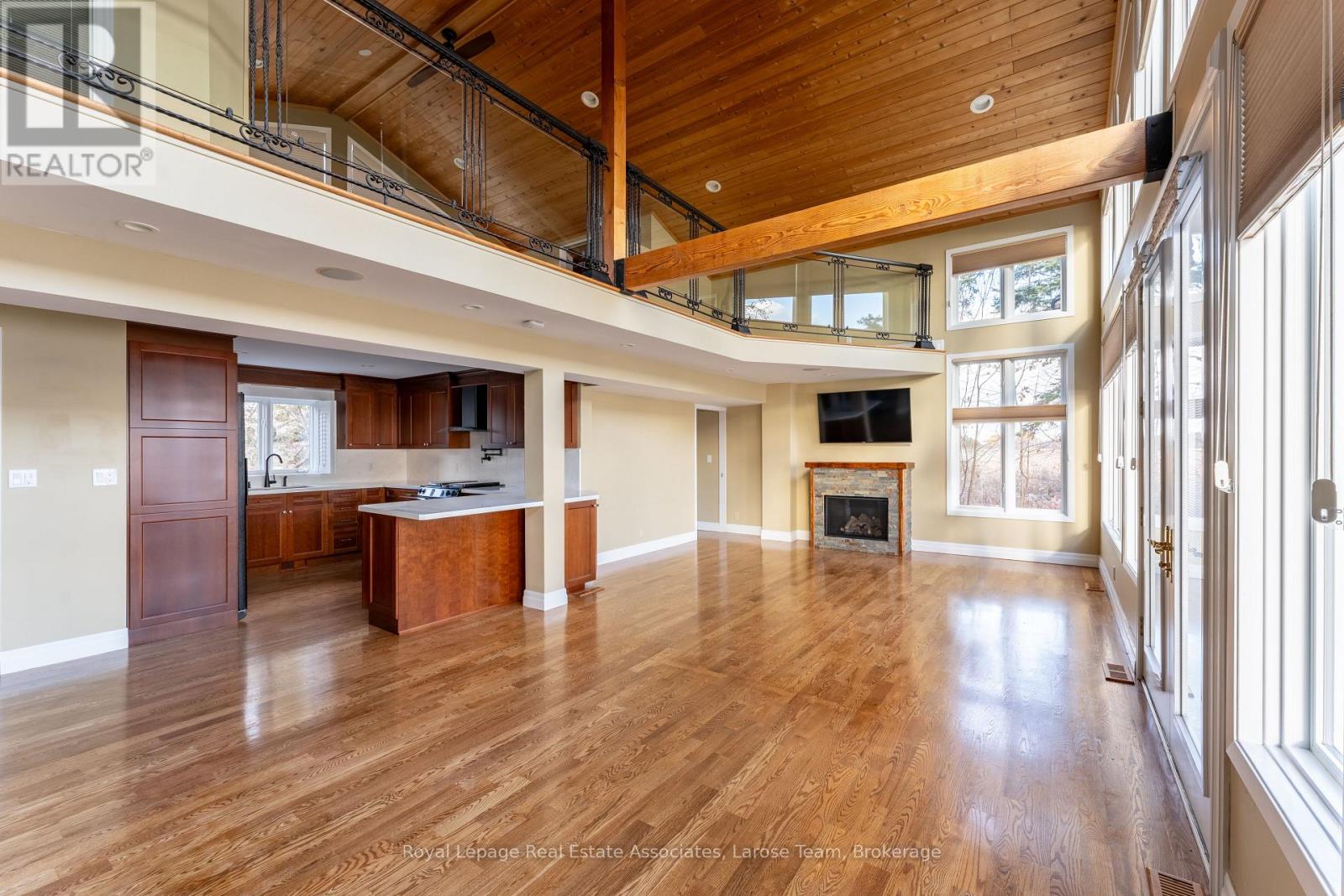 #4 75 MAPLE AVENUE S - 4