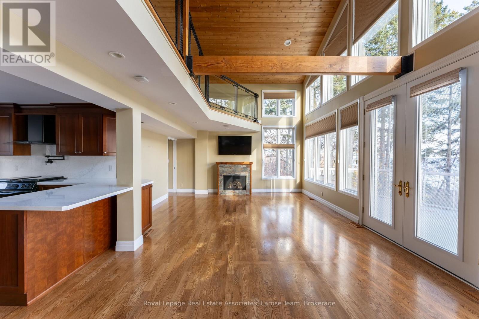 #4 75 MAPLE AVENUE S - 5