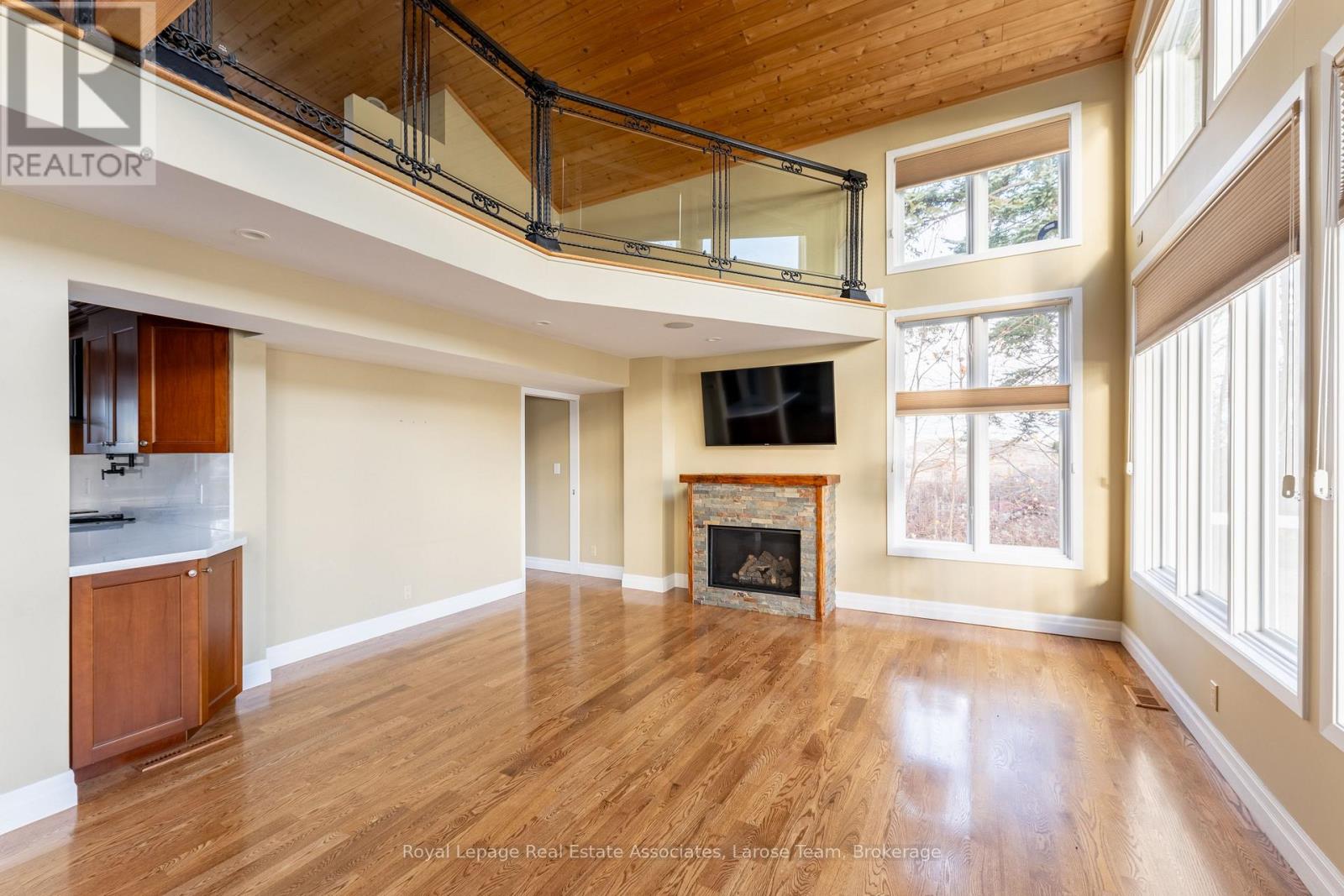 #4 75 MAPLE AVENUE S - 6